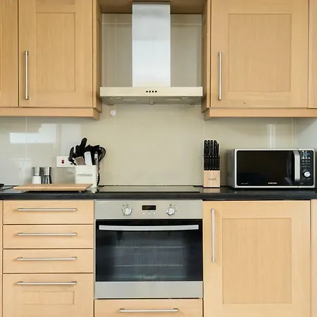 The College Green Place - Elegant & Contemporary 2bdr