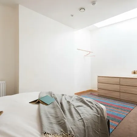 The College Green Place - Elegant & Contemporary 2bdr شقة *